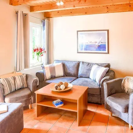 Holiday home Seepferdchen, 18b, Haus Usedom 18b *